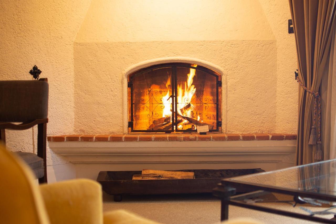Hotel Museo Spa Casa Santo Domingo Antigua Exteriér fotografie A fireplace